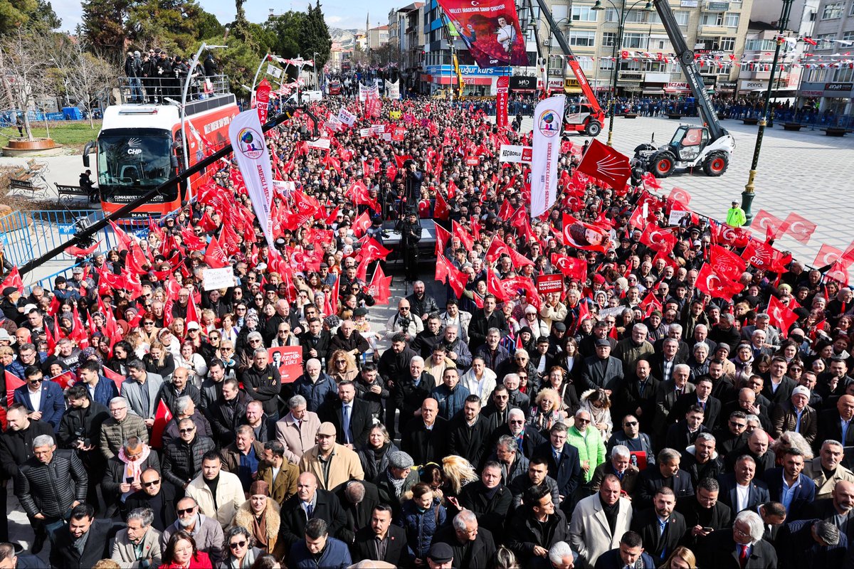 Genel Başkanımız Sayın Özgür Özel’in katılımıyla Burdur’da yaptığımız miting bu iktidarın yolun sonuna geldiğinin ilanıdır.
Bu ülkeyi bir avuç ayrıcalıklının değil, alın teriyle yaşayan milyonların yönettiği günler çok yakındır.
Halkın gücüyle geliyoruz, bu düzeni değiştireceğiz!