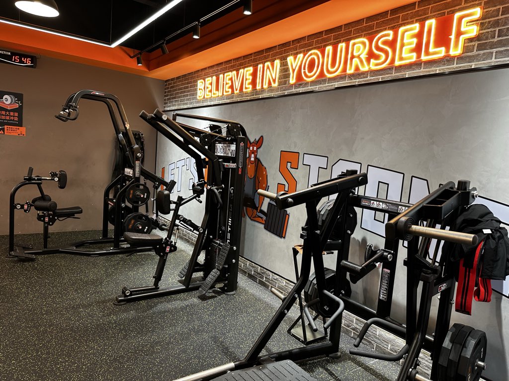 deadlift87's tweet photo. 今年又要大了#加伍磅 https://t.co/KgJA1xCblV