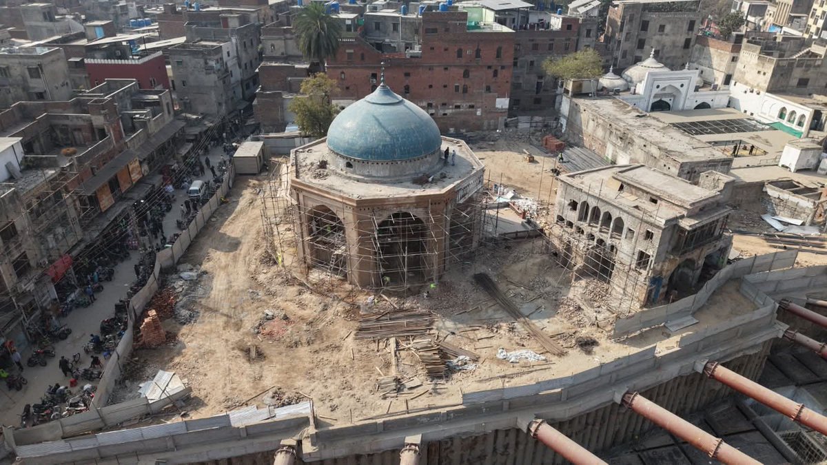 developingpak's tweet photo. Work on the Nila Gumbad Underground Parking Plaza is progressing at a rapid pace.
The roof of the parking plaza’s basement three area will be laid in the next few days.
© Lahore Development Authority
#LDA #Lahore #NeelaGumbad #Punjab #Pakistan https://t.co/C8MEkHW92v