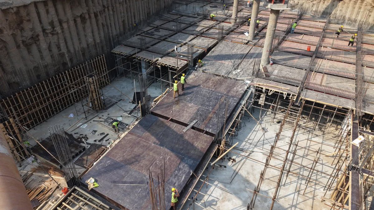developingpak's tweet photo. Work on the Nila Gumbad Underground Parking Plaza is progressing at a rapid pace.
The roof of the parking plaza’s basement three area will be laid in the next few days.
© Lahore Development Authority
#LDA #Lahore #NeelaGumbad #Punjab #Pakistan https://t.co/C8MEkHW92v