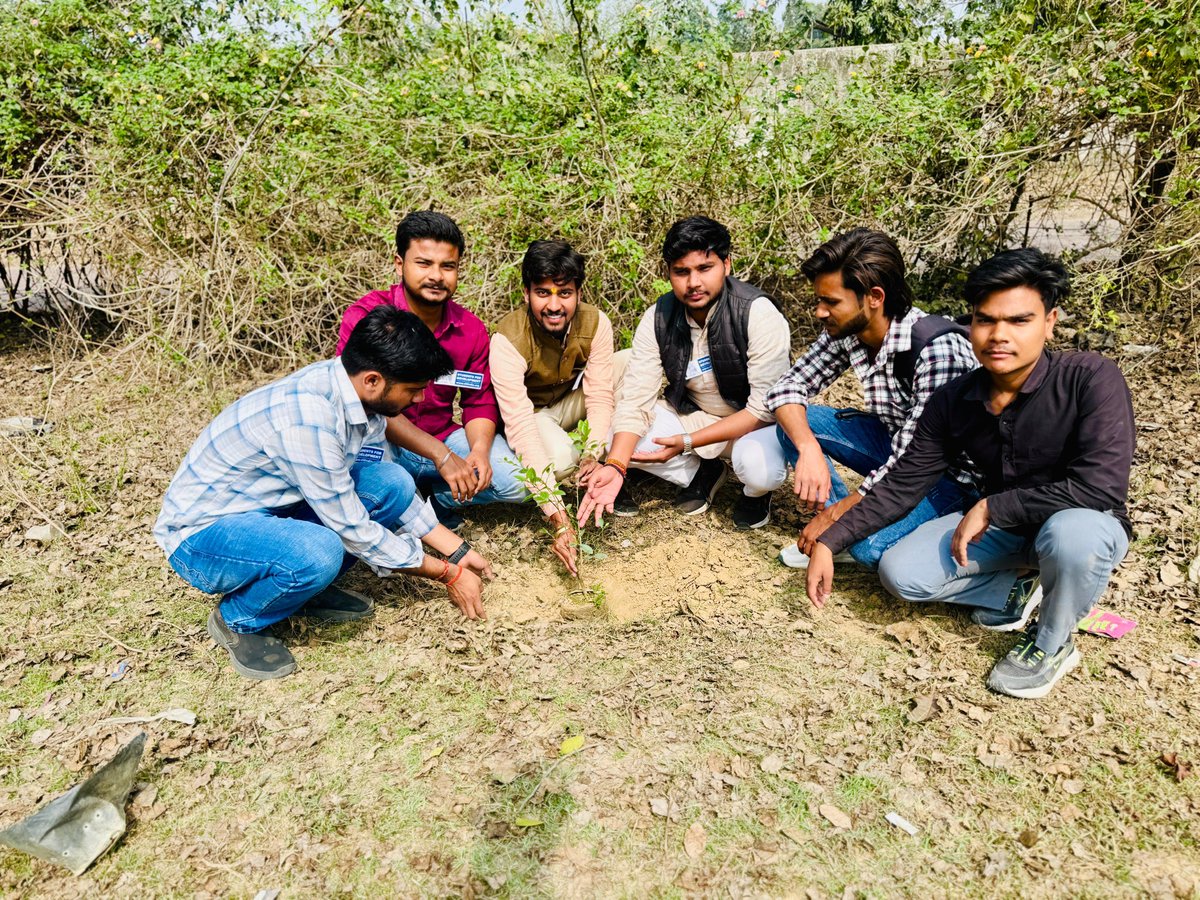 SFD Shahjahanpur Unit successfully organized a Nature Walk and Plantation 
program today. Students participated with great enthusiasm. To ensure better focus and active engagement.

The program was graced by the presence of Ayushman Chauhan, Co-Convenor of SFD Braj Prant.