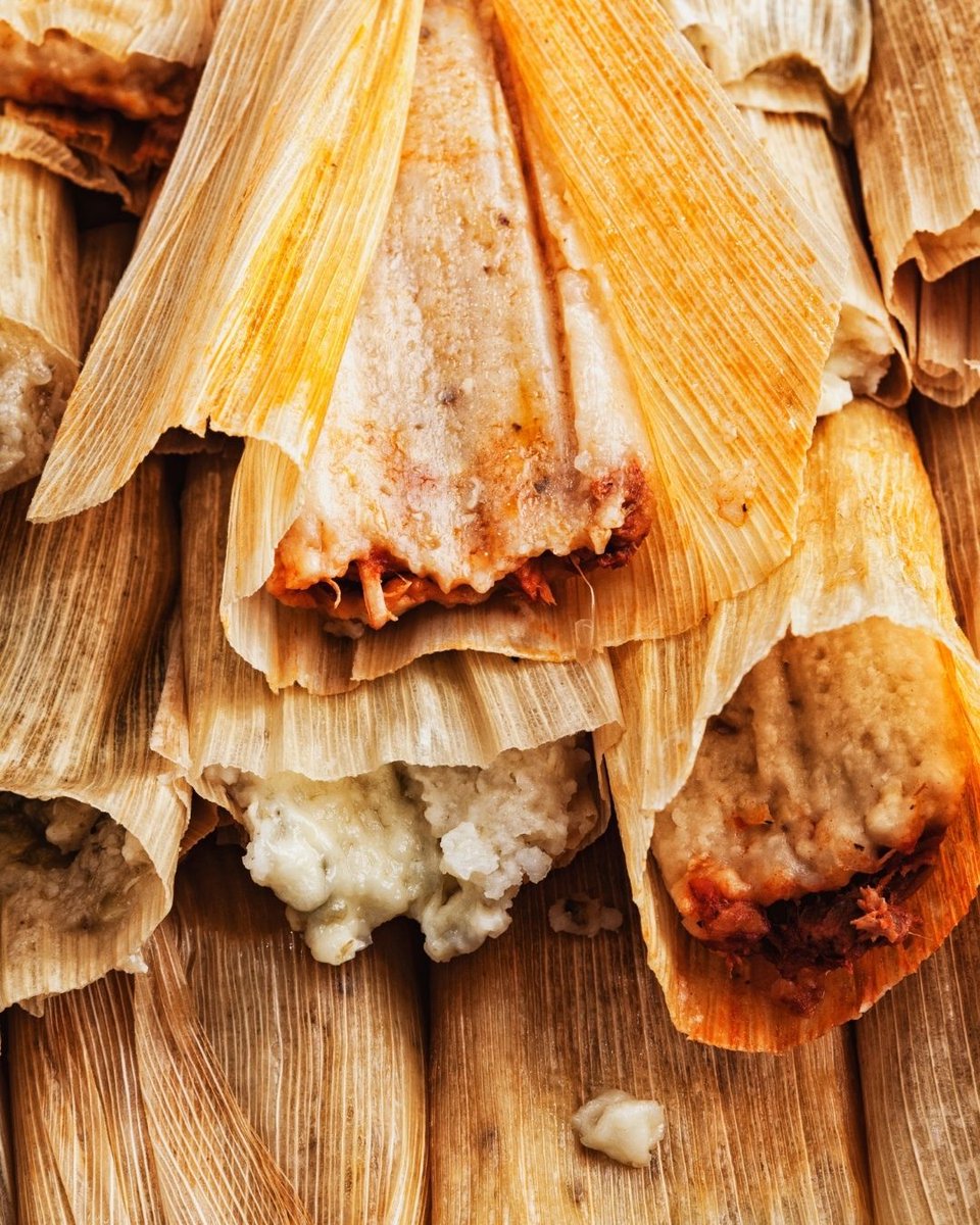 onceuponapesto's tweet photo. Mayan tamales, often wrapped in corn husks or banana leaves, are a treasured part of Central American cuisine. These portable snacks are filled with turkey or even iguana. 🌽 #MayanEats #TamalesTradition #PortableFood #LatinFlavor https://t.co/ahR9fvzRht