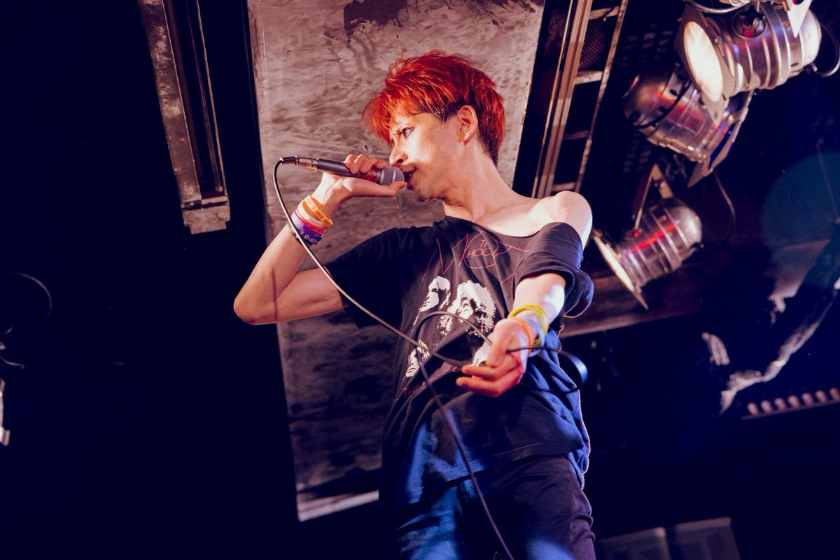 ItsTHEBOHEMIANS's tweet photo. 心斎橋JANUSにご来場のみなさまありがとうございました！！

10年ぶりのJANUSでしたが、最高でした。

楠部真也サポートドラムは今ツアーラスト、まことにありがとうございました（ツアー後も決まってるライブあります）

次は3/14札幌！！

写真：浜村晴奈 https://t.co/7UUOWyQ18C