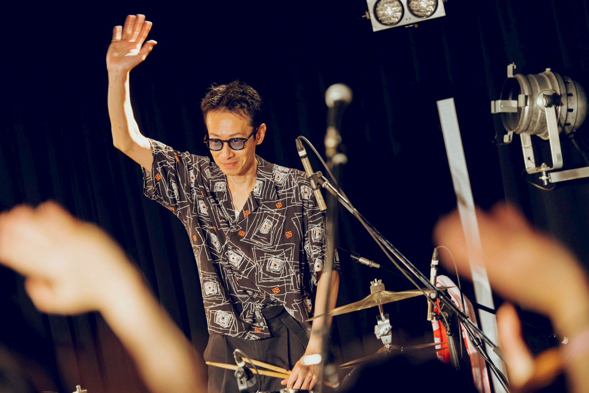ItsTHEBOHEMIANS's tweet photo. 心斎橋JANUSにご来場のみなさまありがとうございました！！

10年ぶりのJANUSでしたが、最高でした。

楠部真也サポートドラムは今ツアーラスト、まことにありがとうございました（ツアー後も決まってるライブあります）

次は3/14札幌！！

写真：浜村晴奈 https://t.co/7UUOWyQ18C