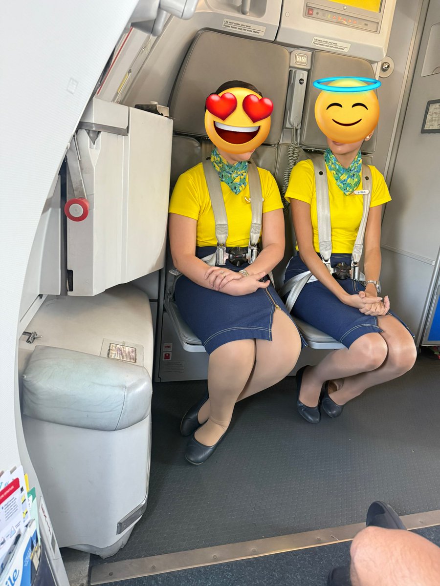 urrizass's tweet photo. Naalala ko yung AWKP episode na nagkwento abt first row seat  ng plane si mx @_AteDick Kase true sobrang awkward pala 🥲😅 https://t.co/D48xXo0oDc