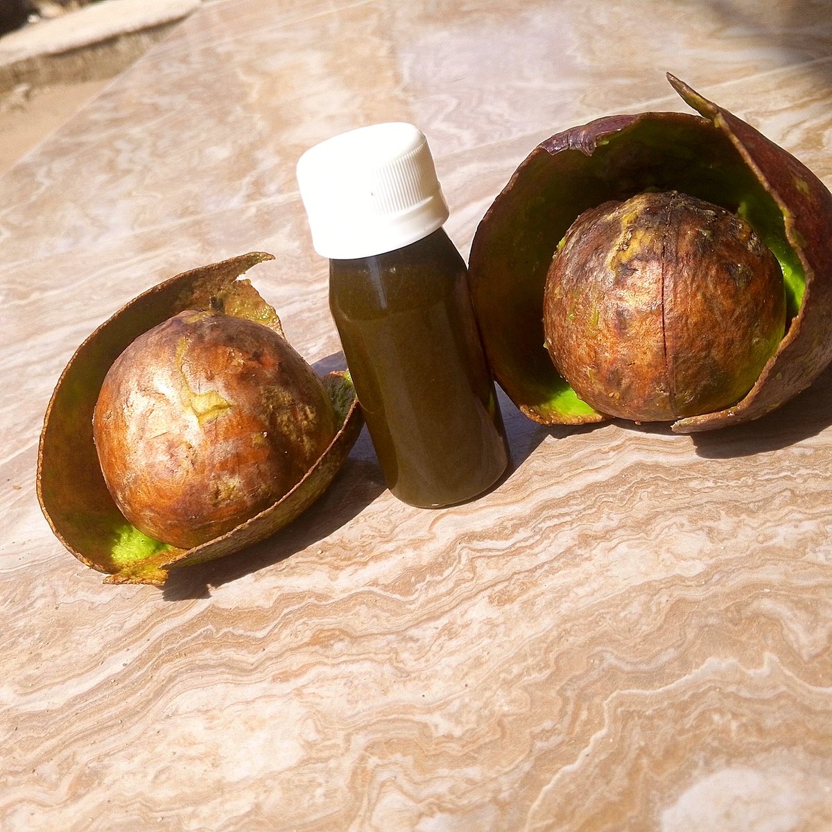 InemNya's tweet photo. You can tell by that deep green color that this oil is loaded with natural https://t.co/u2RWpDWuc2 avocado oil is incredibly rich, high-quality, and 100% pure. No additives, no extra ingredients, just the goodness your skin and hair deserve.​#AvocadoOil #NaturalBeauty #PureGlow https://t.co/u9wPh1gajY