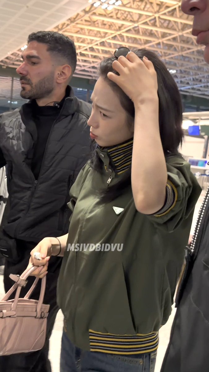 msivdbidvu tweet media