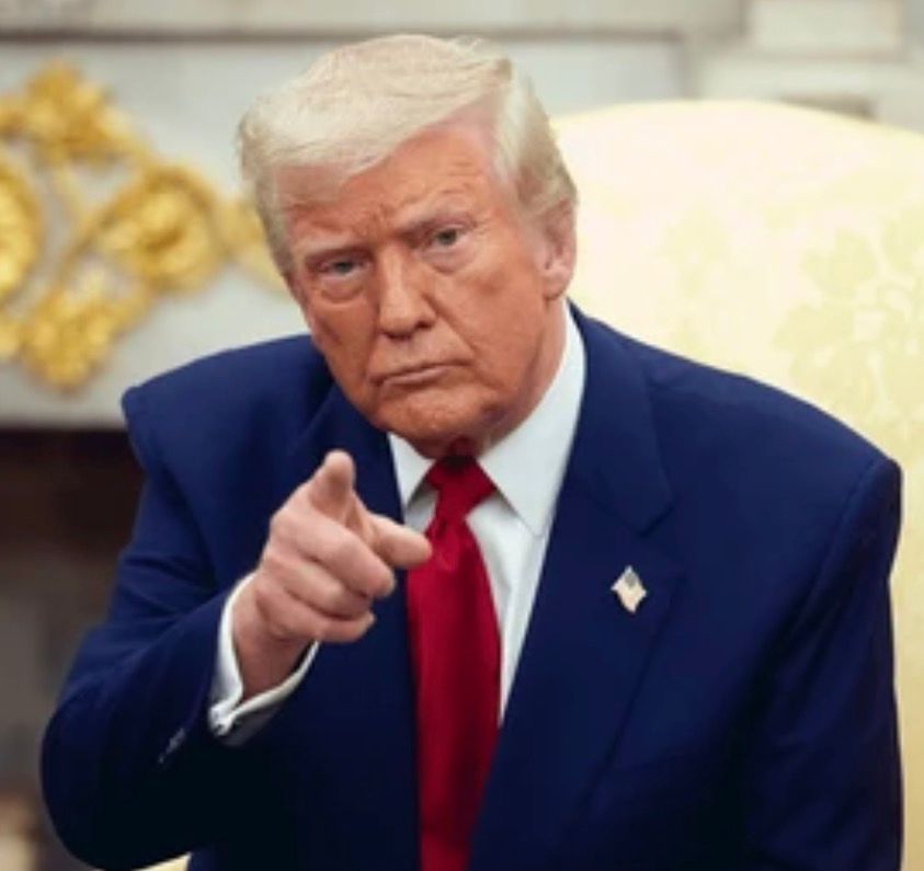 GeraldinoG5's tweet photo. Definitivamente, el hombre que quería el Nobel de la Paz se cree el rey del mundo.Atacando paises que no atacan militarmente a EEUU,imponiendo aranceles a países sin ningún control,ahora de nuevo atacan a Irán para imponer lo que ellos quieran, atacaron Venezuela, quieren atacar a Cuba, recuerden históricamente no hay  imperio qué no haya caído.