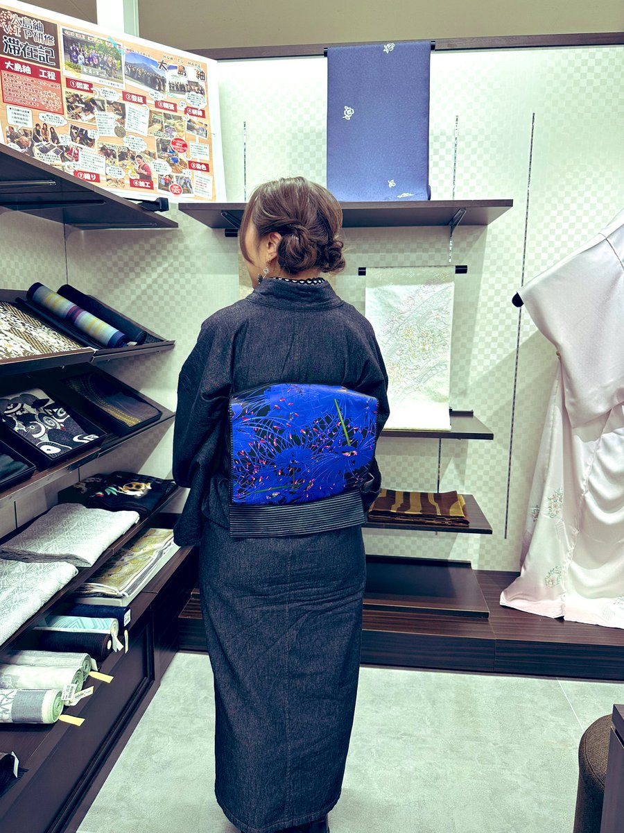 ChicoUrchin's tweet photo. 着物の着付け、教わりながらこんな感じに仕上がりました
デニム着物に半衿と帯揚げ、帯締めをメッシュ地に統一しました
帯はminneで購入したKAORI apparelさんの彼岸花プリント帯
スタッフさんから50歳の誕生日を1日早く祝っていただきました
楽しい時間とお心遣い本当にありがとうございます
#BANKAN https://t.co/R5j4gxXN3X