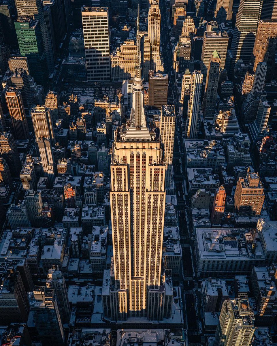 Empire State Building tweet media