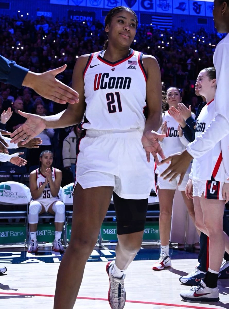 Sarah Strong is flirting with a 50-40-90 &amp; 60-40-90 season at the same time 🤯 

▪️59.7% FG
▪️40.9% 3PT
▪️88.1% FT