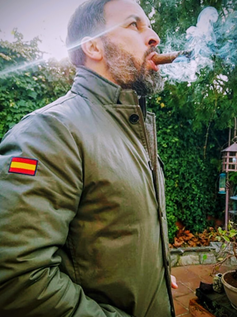 Seguiré votando a Vox, no sólo quiero echar a Sánchez, también al PP.
🙌🇪🇦💚