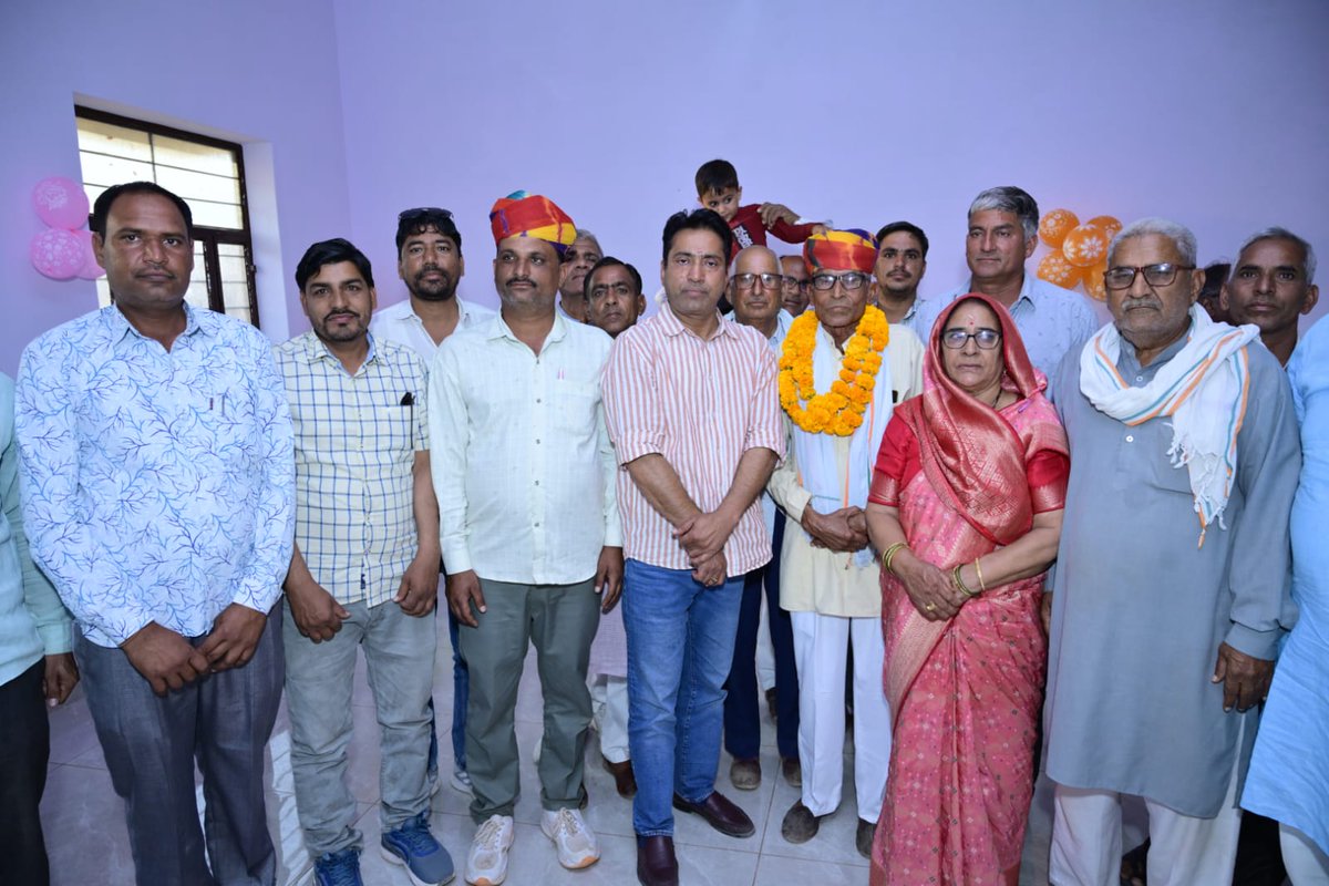 आज संसदीय क्षेत्र के रतनगढ़ विधानसभा में स्थित गांव- बछरारा व सांगासर में विभिन्न विकास कार्यों के लोकार्पण व शिलान्यास कार्यक्रम में विधायक श्री <a href="/PusaramINC/">Pusaram Godara</a> जी के साथ उपस्थित रहा।

#MeraChuruLoksabhaParivar