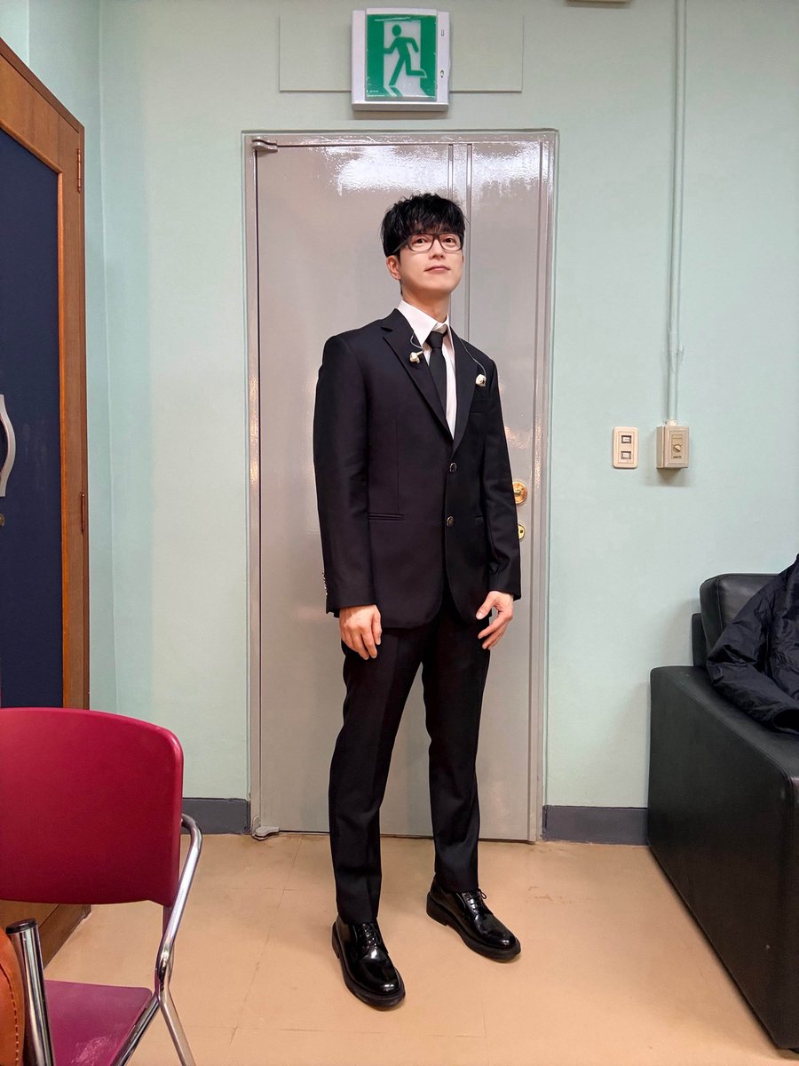 HahyunwooO's tweet photo. #PHOTO

2026.02.28 
노원구민과 함께하는 2026 신년 음악회

아름다운 하모니로 함께해주신 #방성호 지휘자님과 #웨스턴심포니오케스트라 
그리고 멋진 관객분들 감사합니다! 

#하현우 #국카스텐 
#노원구민과함께하는2026신년음악회 https://t.co/1ahNRLghwg