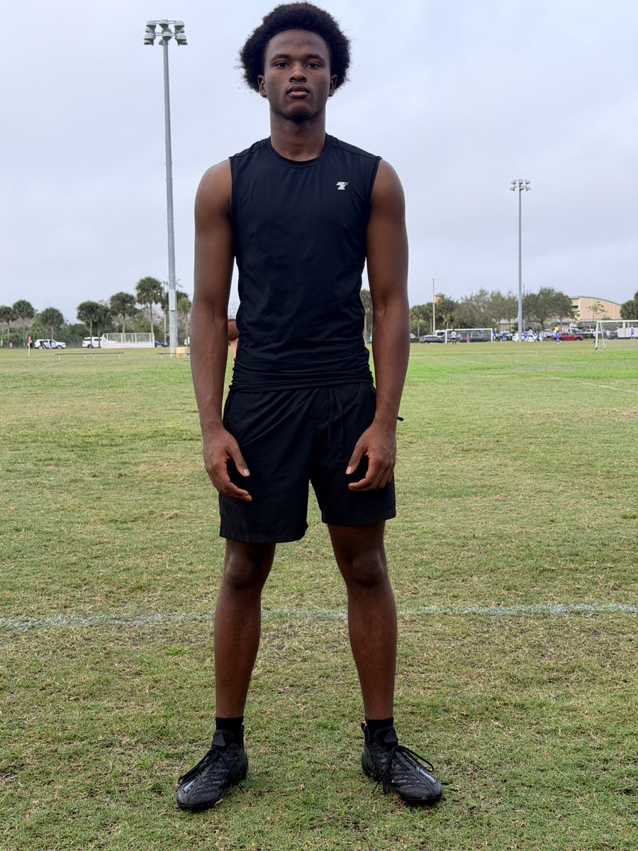 Fredericbs55's tweet photo. Supporting my little brother John Sainteus on his football career Age:15 height: 6ft weight: 175 Position: WR https://t.co/OQvyUJC17j