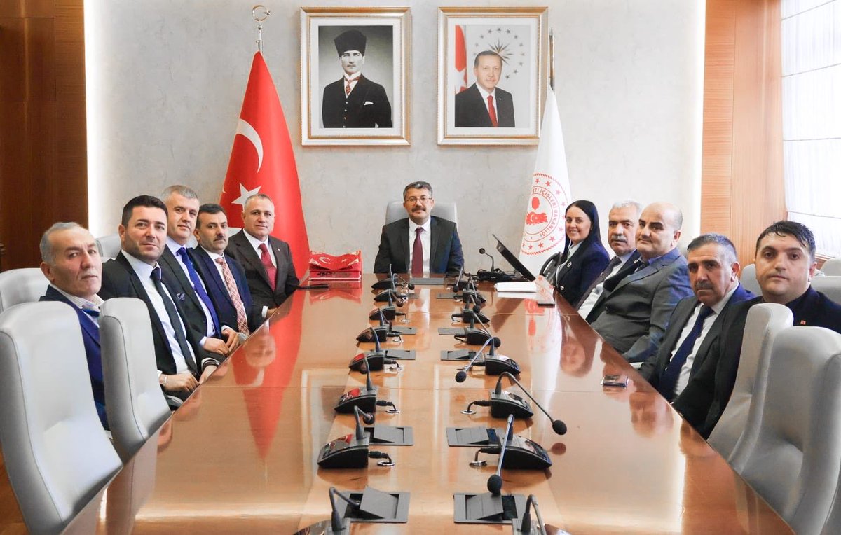 Anadolu Güvenlik Korucuları ve Şehit Aileleri Konfederasyonu Genel Başkanı Sn. Mehmet Güngör ve beraberindeki heyet; İçişleri Bakan Yardımcılığı görevine atanan Sn. <a href="/valialicelik/">Ali Çelik</a> ’ i ziyaret ederek hayırlı olsun dileklerini ilettiler.

Nazik kabulleri ve misafirperverlikleri için