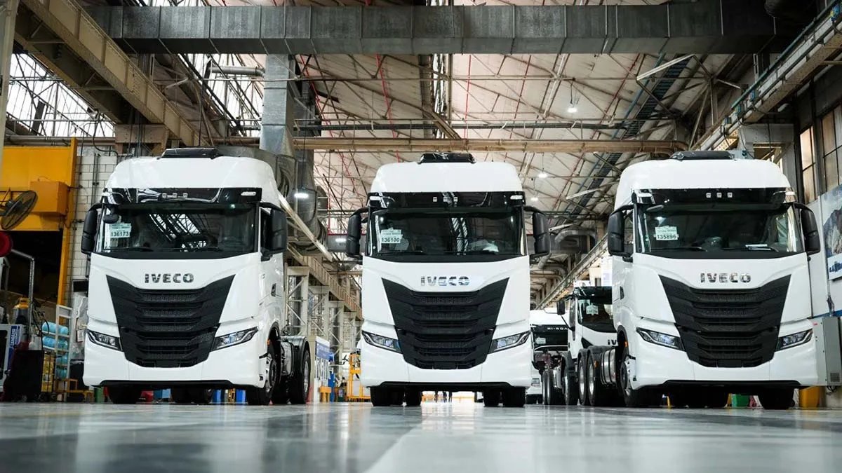 DiarioPuntal's tweet image. Una bocanada de oxígeno para la industria #automotriz: #Iveco presentó su nuevo #camión.

👉 El modelo #S-Way tiene destino de mercado interno y abre la puerta a la exportación regional.

✍️ @dalbiancoOk  para el suple #Industria + #Innovación | puntal.com.ar