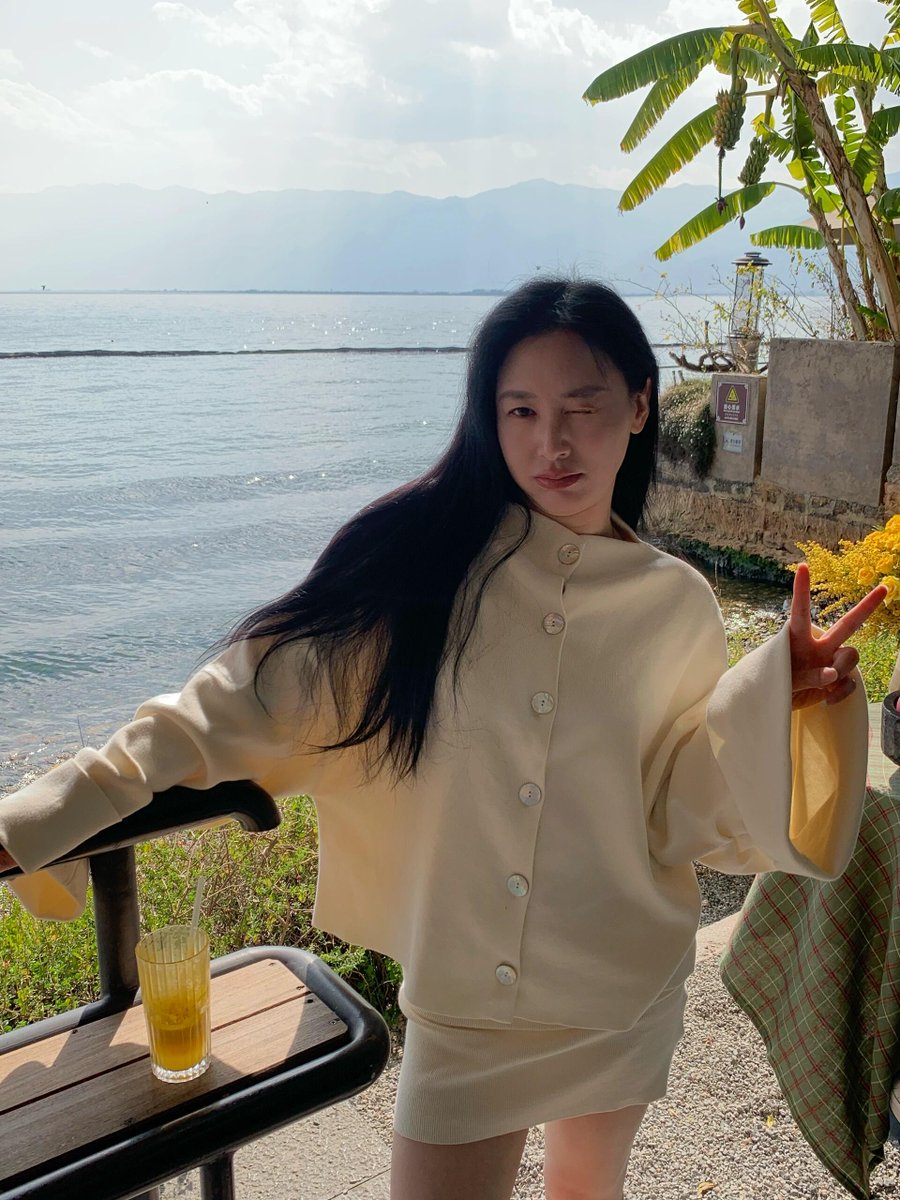 Evelyn2Yy's tweet photo. Today you'll be special, sharing beautiful scenery from your hometown #HappinessOxygen #DailySharing Winter Oranges🥰🍊 https://t.co/ZAm6dyK0E7
