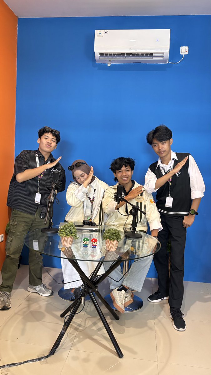 advertisement tweet media