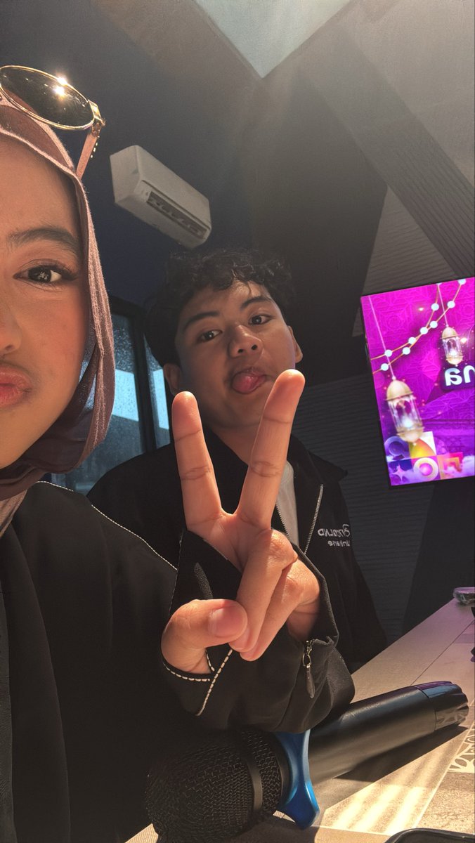 advertisement tweet media