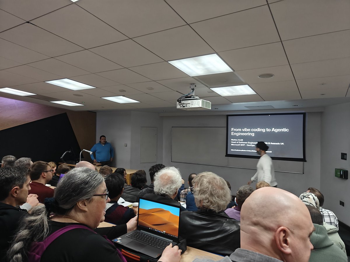 Prof. Lee Stott tweet media