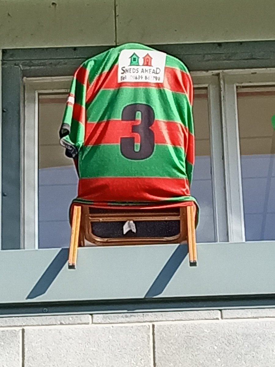 A minutes silence for beechy beautifully observed, with his jersey watching over the boys today 💚❤️