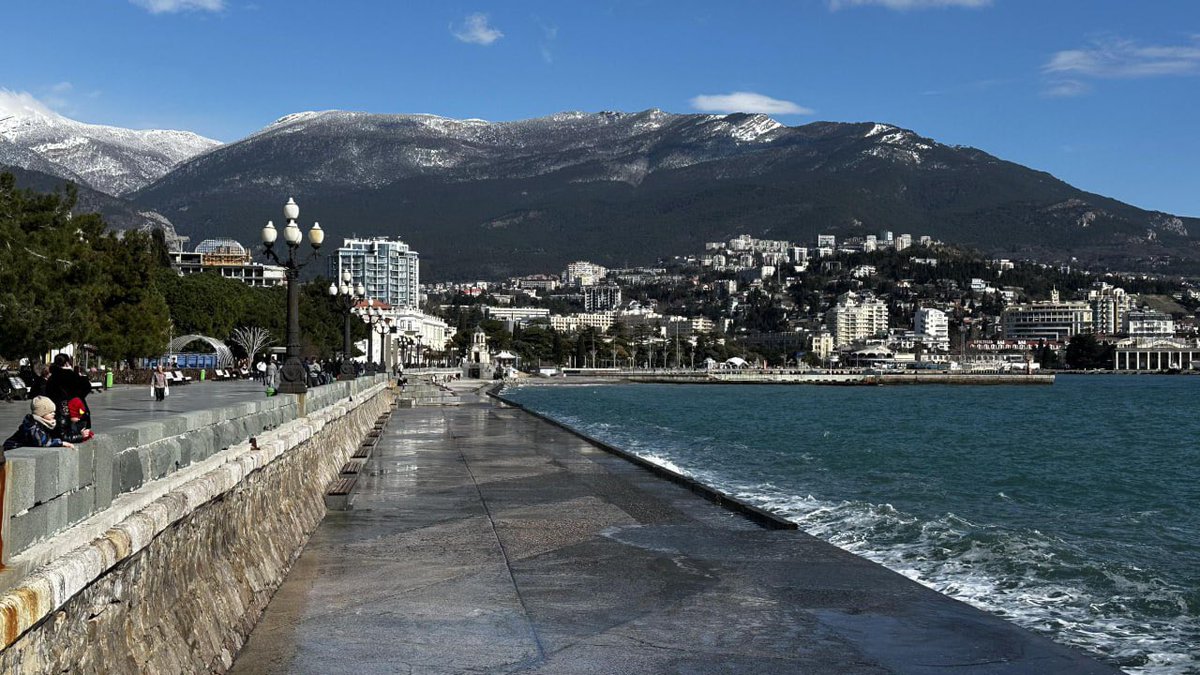 смт.Гурзуф tweet media