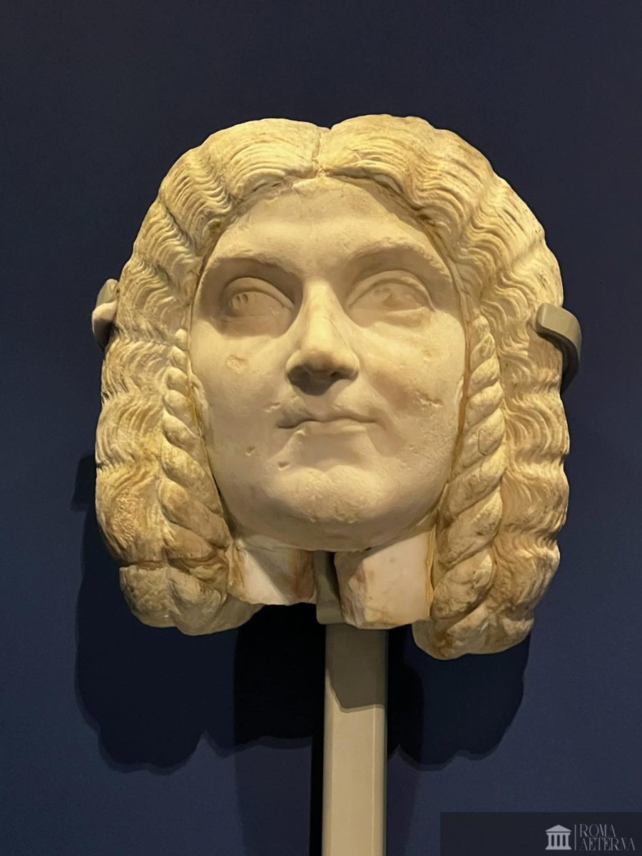 Tête de Julia Domna, épouse de Septime Sévère (marbre, fin IIe-début IIIe s.). Elle est exposée au musée de la romanité à Nîmes.