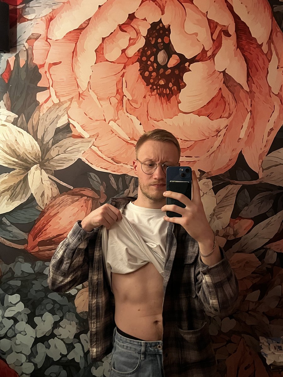 Roma Tonik tweet media