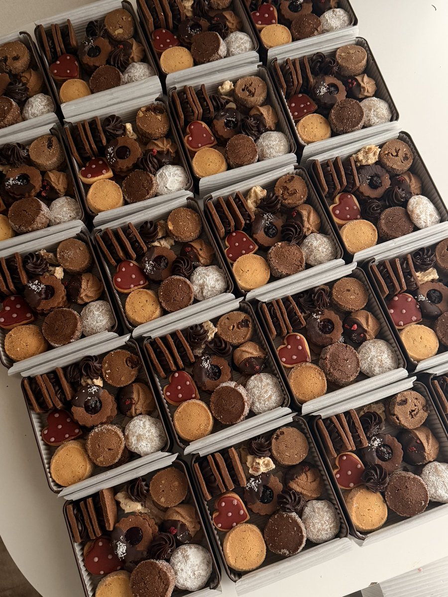 megu'café tweet media