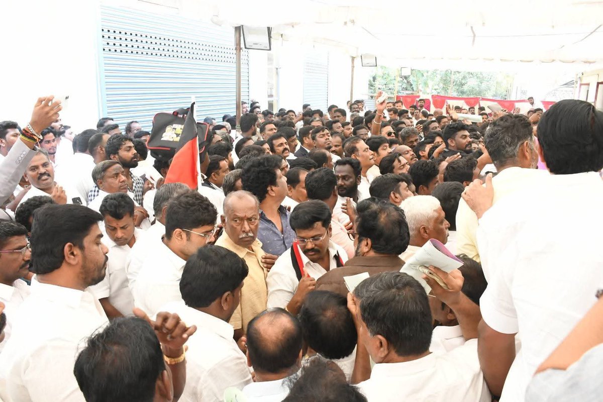 VSSarathyKumar's tweet photo. திருப்பத்தூர் மாவட்டம், வாணியம்பாடி சட்டமன்றத் தொகுதி (047), 2026  சட்டமன்ற தேர்தலில் போட்டியிட நகர கழக நிர்வாகிகள், நகர மன்ற உறுப்பினர்கள், கழக நிர்வாகிகள் ஆகியோருடன் அண்ணா அறிவாலயத்தில் எனது விருப்ப மனு அளித்த போது.

#Vaniyambadi #ஸ்டாலின்_தொடரட்டும் #தமிழ்நாடு_வெல்லட்டும் https://t.co/NxdRK68qDq