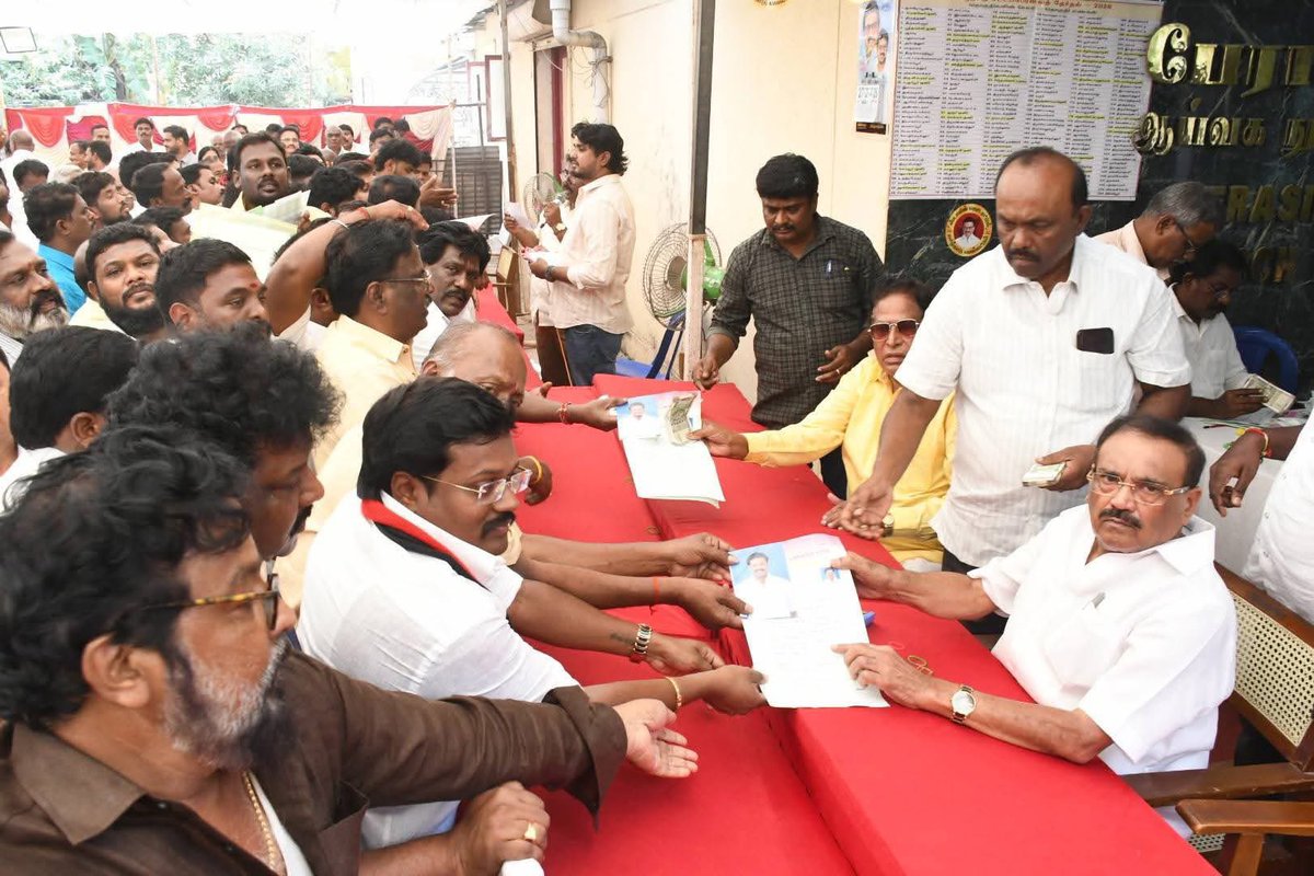 VSSarathyKumar's tweet photo. திருப்பத்தூர் மாவட்டம், வாணியம்பாடி சட்டமன்றத் தொகுதி (047), 2026  சட்டமன்ற தேர்தலில் போட்டியிட நகர கழக நிர்வாகிகள், நகர மன்ற உறுப்பினர்கள், கழக நிர்வாகிகள் ஆகியோருடன் அண்ணா அறிவாலயத்தில் எனது விருப்ப மனு அளித்த போது.

#Vaniyambadi #ஸ்டாலின்_தொடரட்டும் #தமிழ்நாடு_வெல்லட்டும் https://t.co/NxdRK68qDq