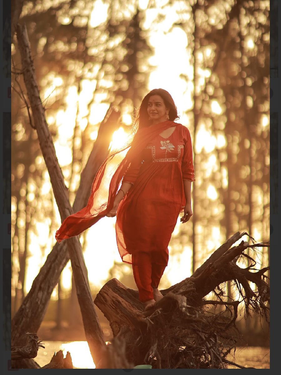 DtbDivya's tweet photo. #DivyaGanesh 😍❤️✨

She looks absolutely mesmerising.

There’s something so soft and serene about her expression♥️
What stands out most is her calm confidence.Not dramatic. Just graceful. 
My Fan heart says:
She doesn’t try to shine… she just glows. ✨♥️
#BiggBossTamil9 #Divya https://t.co/eFJOR46GbM