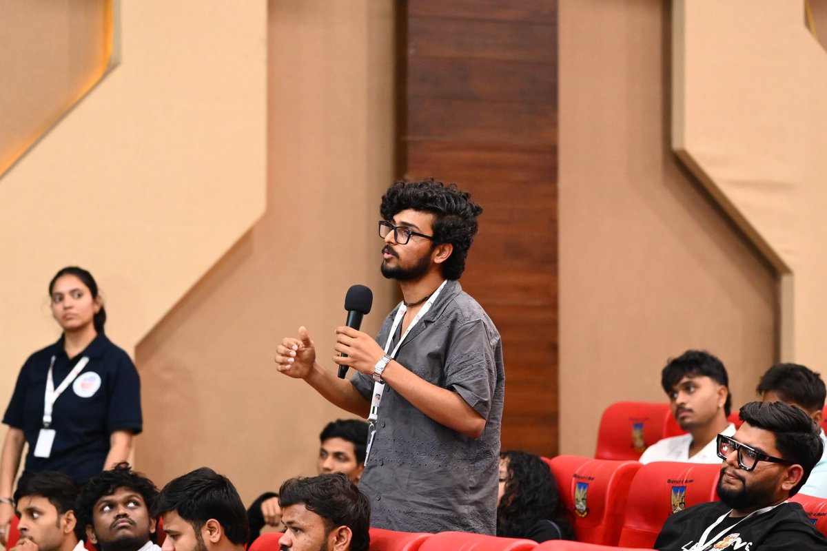 nsffmumbai's tweet photo. An inspiring interaction with Abhijeet Deshpande, Writer &amp; Director at NSFF 2026 🎥
Students passionate about filmmaking engaged in a meaningful dialogue, asking diverse questions and gaining deep insights into the art of direction and storytelling.

#NSFF2026 https://t.co/QP9pDJWZKk