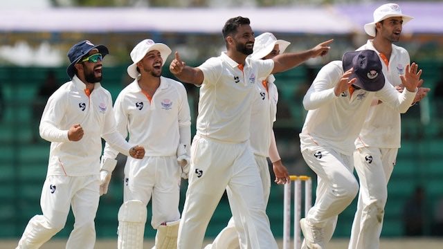 🏏 Congratulations to Team J&amp;K on their historic Ranji Trophy triumph, ending a 67-year wait with a commanding win over Karnataka. Their all-round performance &amp; leadership set a new benchmark for cricket in the region. Well done, champions🇮🇳 #RanjiTrophyFinals #savas #طهران