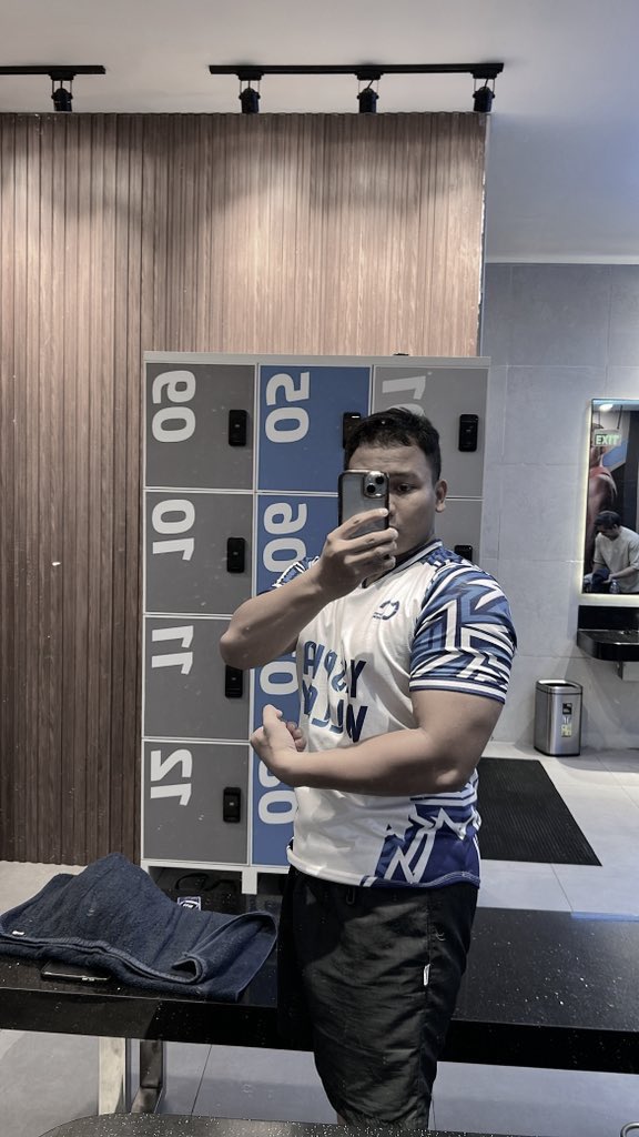 maugantengplis's tweet photo. perlu konsumsi whey lagi kyknya https://t.co/45n6H0waMY