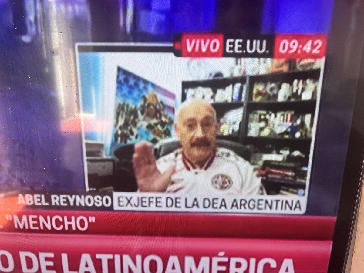 Ex jefe de la DEA CON LA CAMISETA GRANATE!!!!!!