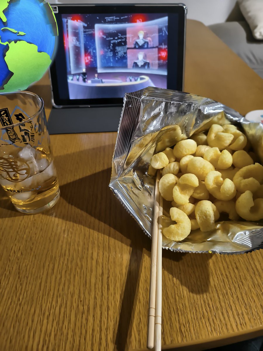 jackGame95's tweet photo. 銀河英雄伝説を見ながら晩酌する時間が最高た https://t.co/c77HXLwipD