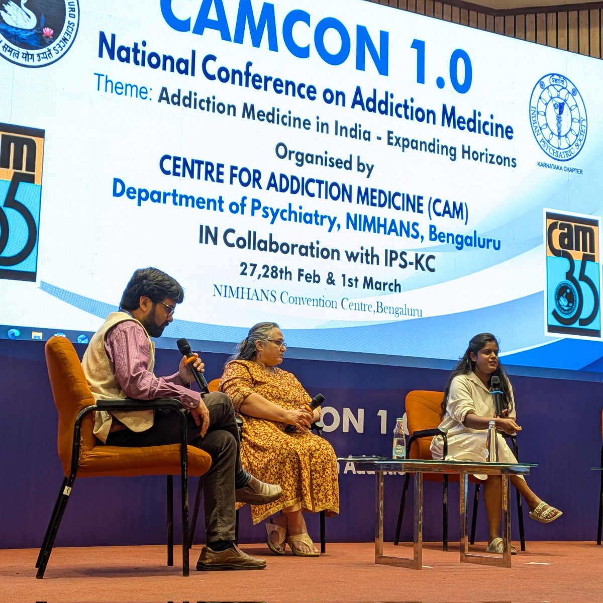 cbmnimhans's tweet photo. #CAMCON holds space for lived experience voices in addiction. @anoooshka_ @kad_leidoscope talk about ways to involve lived experience voices + an interactive art activity while @JayantMahadevan moderates a panel featuring caregivers & former patients-turned-therapists. https://t.co/FAlQcun86L