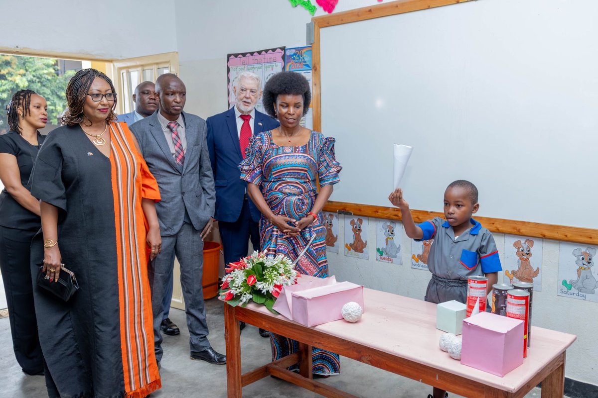 OPDD_Burundi's tweet photo. Les parents doivent se rassurer de l’éducation de leurs enfants pour garantir la qualité des cours et suivre leur évolution intellectuelle. Ce sont les propos de SE @Burundi1stLady lors de la visite qu’elle a effectuée, ce 28 février 2026, à l’école #BIMS de Bujumbura. https://t.co/S3JuJT82n7
