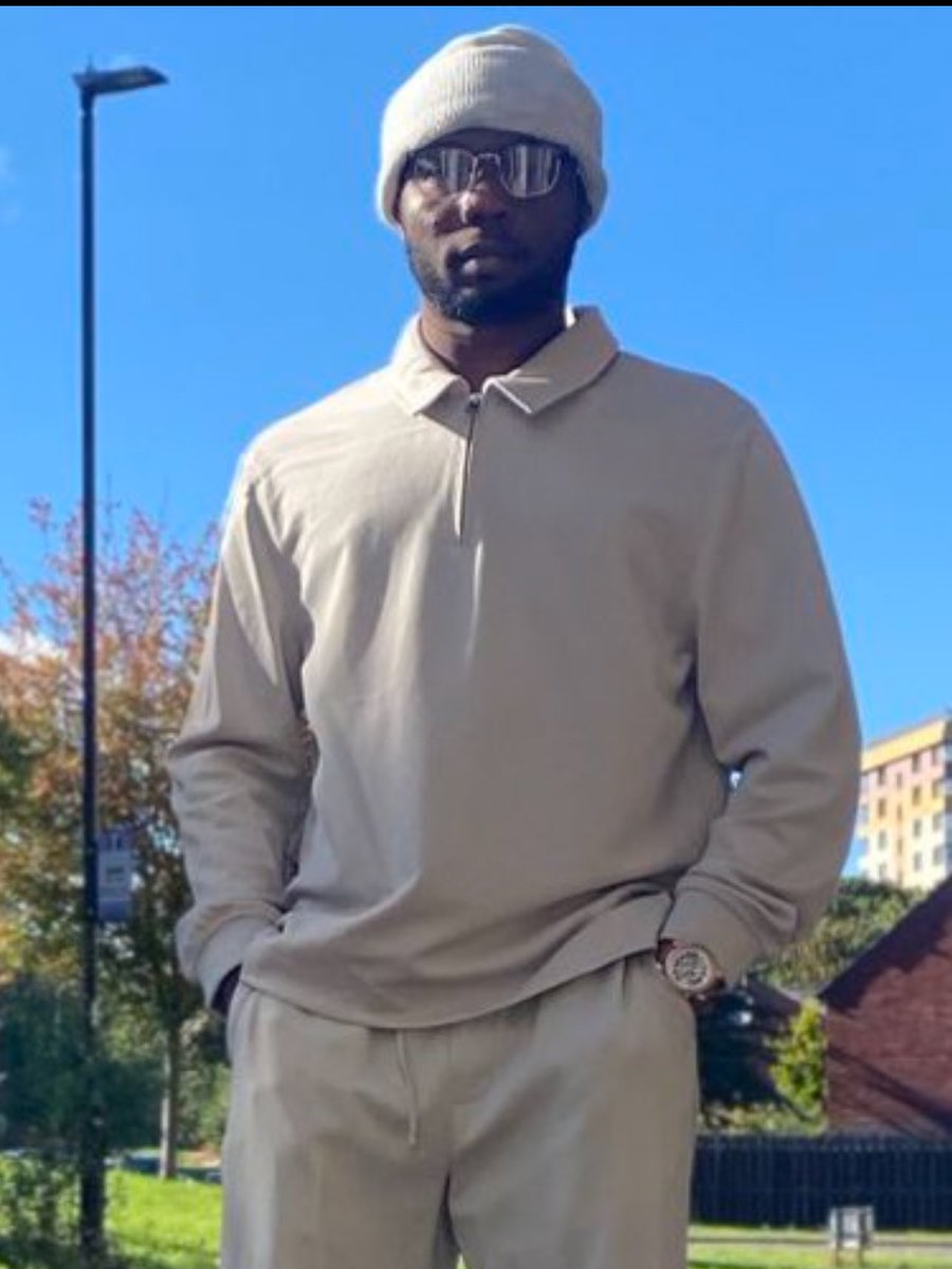 kniii202's tweet photo. @drpenking @obafemi18 Sir pls stfu they way you dress you shouldn’t have a reason to call anyone else ugly https://t.co/2Fb9mGOkET