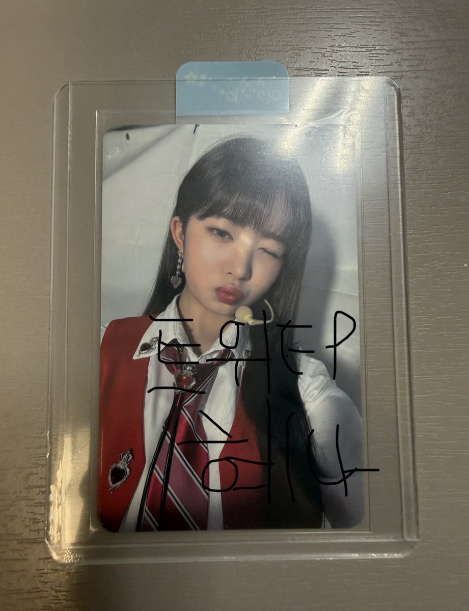 h7_nxa's tweet photo. 아이브 유니콘 레이 포카 판매합니다.하자아예 없이 깨끗합니다!

매물없음🙅‍♀️
27.5에 양도해요 sell✅

구매시 공굿덤,폭덤,개봉앨범까지 드립니다 
고가의 거래인 만큼 안전하게 포장해서 드립니다.

트윗메시지 제가 못볼경우 옾챗 와주세용
https://t.co/ebt0DWcEzP https://t.co/rZ0APjdrzX