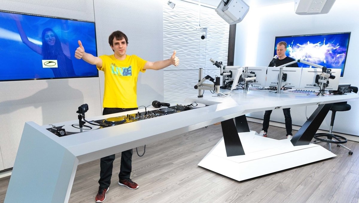 DJ_T_H's tweet image. Big congratulations to @arminvanbuuren, @rubenderonde, @FerryCorsten and the whole @asot team for 25 years A State Of Trance 🙏

Here you can see my greatest moments and memories with them 😍

Thanks for your great support over the whole years ♥

#trancefamily #trance #music