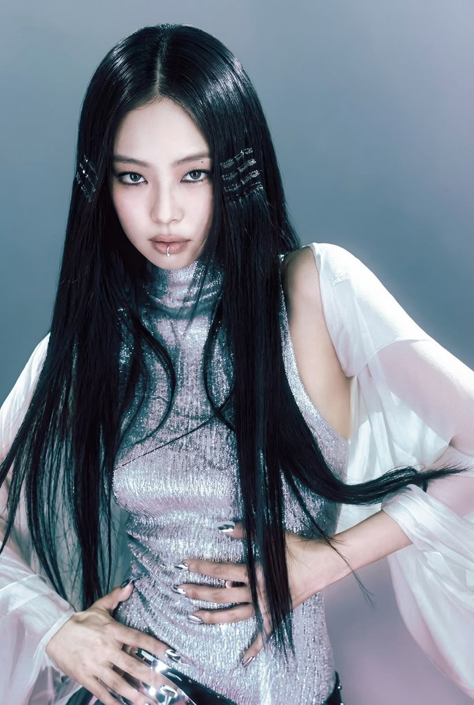 JENNIE is the first artist in history to chart on Spotify’s Global Chart as a Soloist, Collaborator, Remixer, and Group Member, a milestone no one has ever achieved since the chart’s official launch.