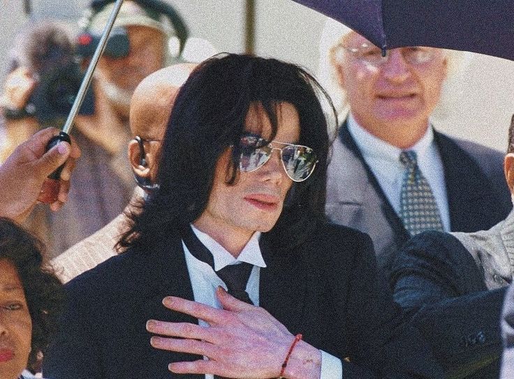 É um insulto às vítimas REAIS de tráfico s*xual usar esse termo para tentar extorquir um espólio. 

A família Cascio está jogando a história de uma amizade no lixo por puro oportunismo midiático. 

A morte do Michael não é autorização para calúnias.

Michael Jackson sempre será