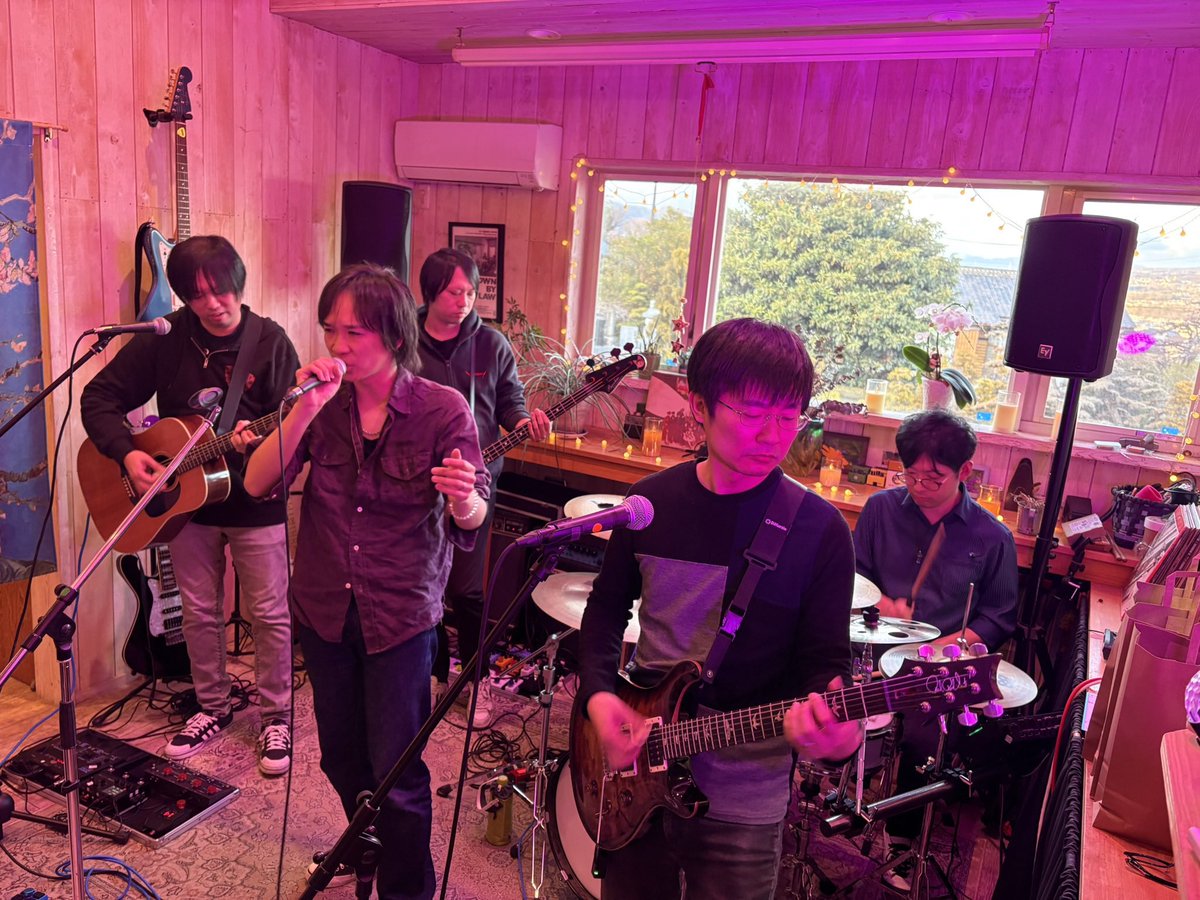 pierroidt's tweet photo. 真剣にアソぶ熱い夜 Vol.4
at Casa Midori

ありがとうございました！
Set List

1.BIRTH DAY
2.SUPER STRING THEORY
3.PSYCHEDELIC LOVER
4.ラストレター
5.ATENA
6.HUMAN GATE

写真:みんみんさん https://t.co/s4fWBqz5ks