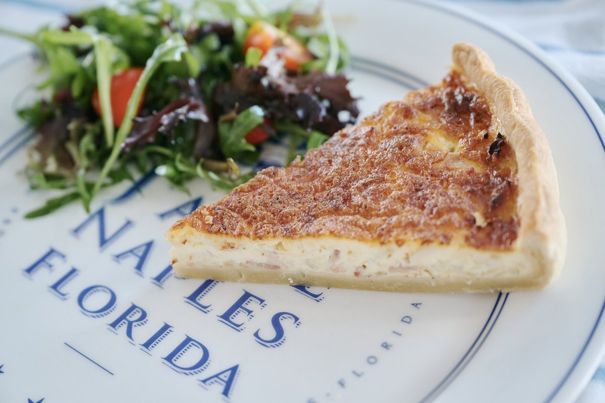 BleuProvenceUS's tweet photo. From our Naples kitchen to yours 🏡✨ 
Lysielle’s Classic Quiche Lorraine – smoked bacon, farm-fresh eggs 🥚, nutty Comté in a golden crust 🥧.
Our family recipe, now shared step-by-step for your weekend table.
Full recipe: https://t.co/7It2SLLtN3🍴🇫🇷 https://t.co/2GnpVCQKGY