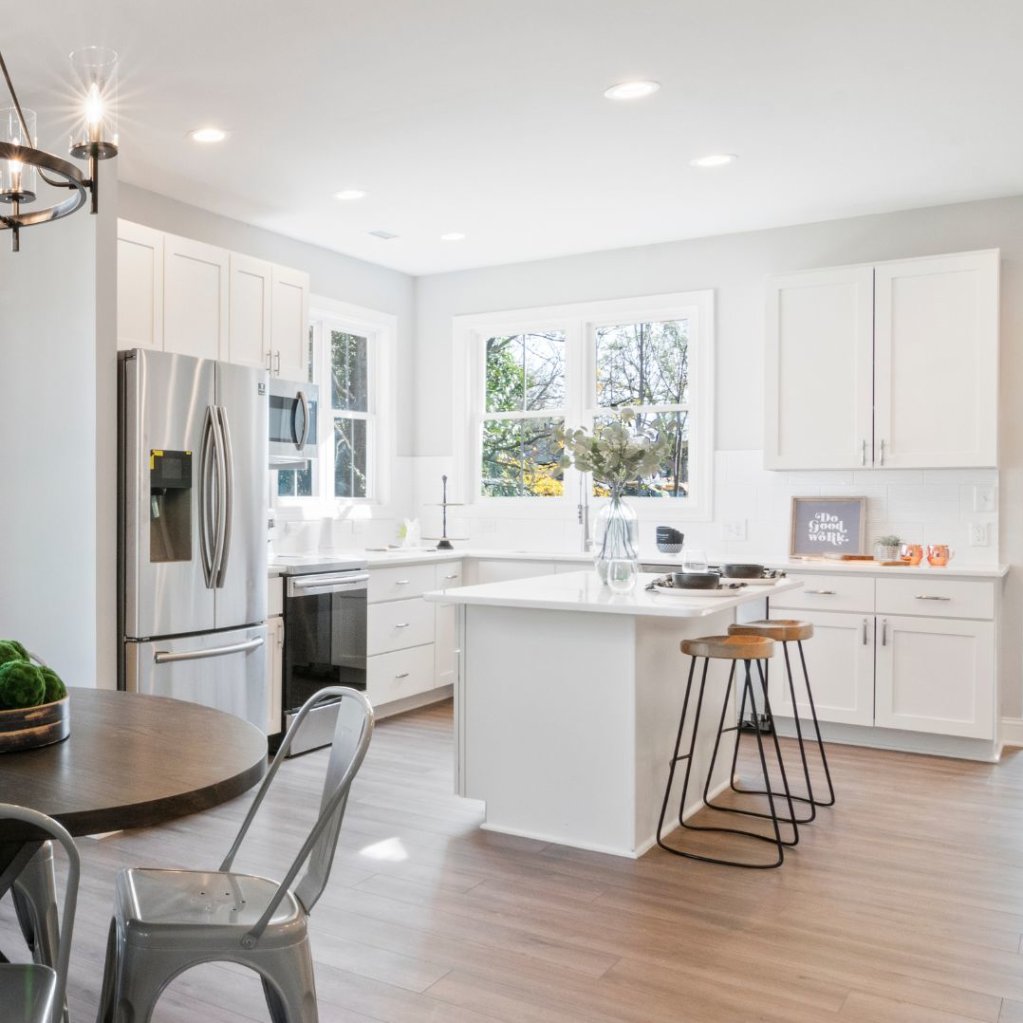 AWBergeyFloors's tweet photo. Fun fact: Planks installed parallel to your main light source can make a space feel longer and more open. Installed against it, they can visually shorten the room.
#flooringtips #flooringinstallation https://t.co/65fN4TAv8k