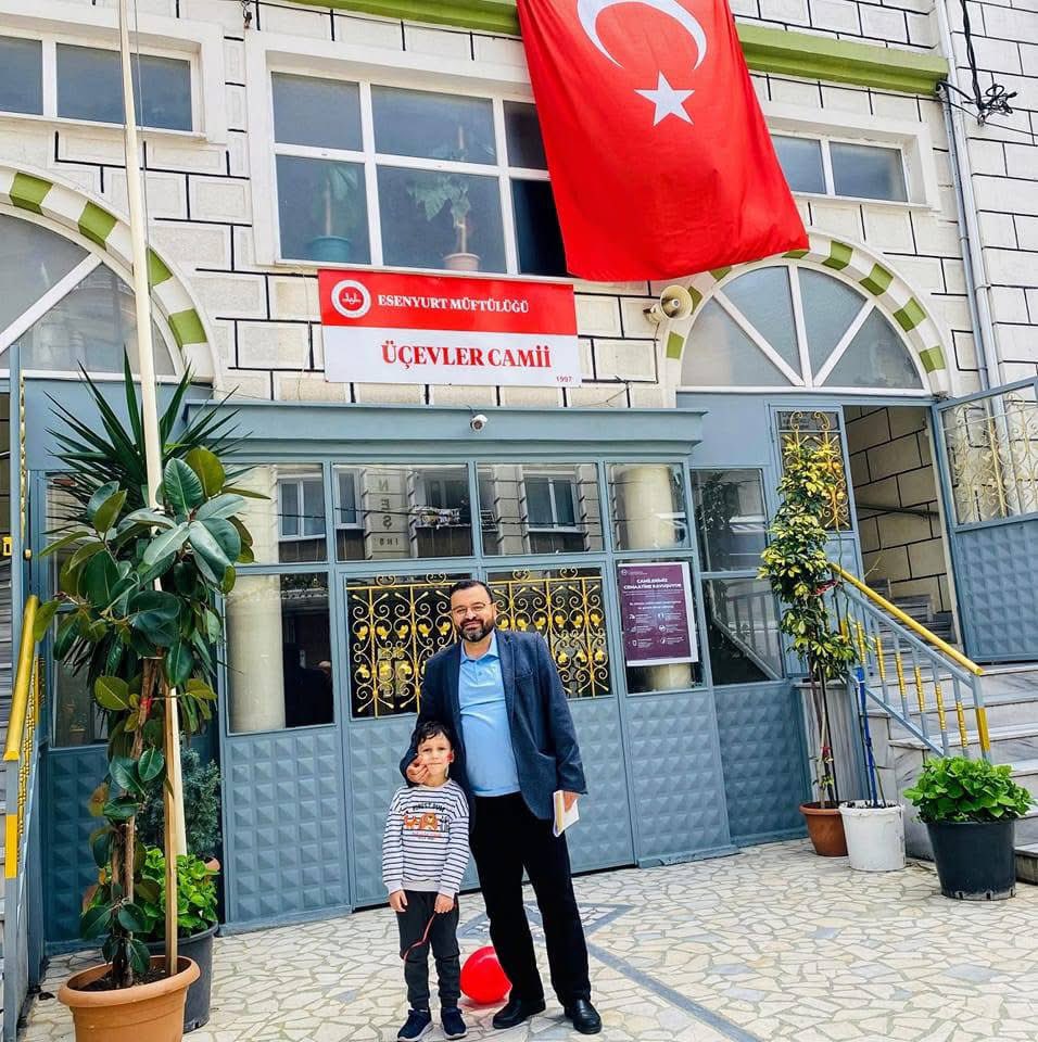 Değerli Kardeşim!
Kadim Dostum!
Allah rahmet eylesin
Mekanın cennet olsun
Rabbim ezberlediğin, okuttuğun Kuranı, çıktığın ebedi yolculukta yoldaşın eylesin…