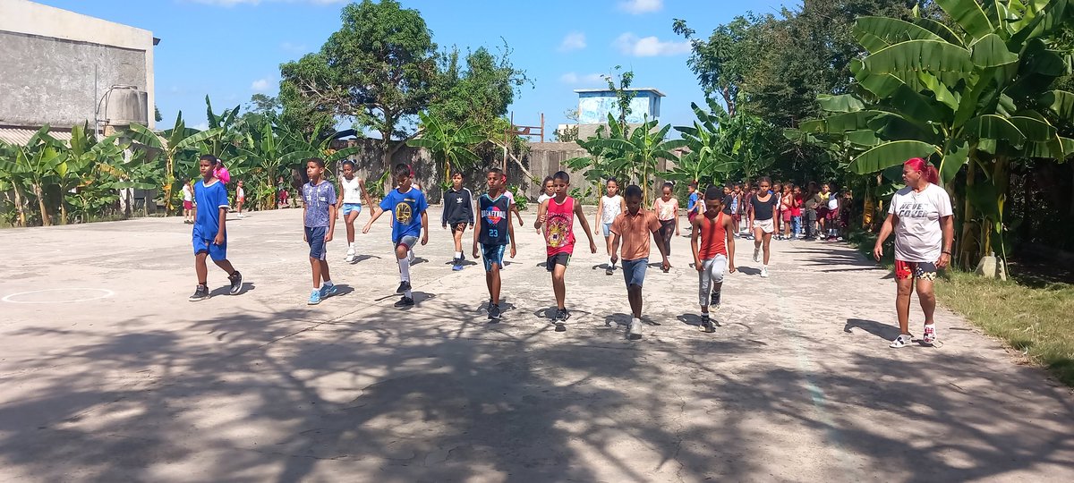 Se realizan en el día de ayer en nuestra Institución Educativa Seminternado Nito Ortega ejercicios del Movimiento de Pioneros exploradores con vista a la preparación para la defensa.
#SomosCuba
#CubaMined
#DGEPalmaSoriano